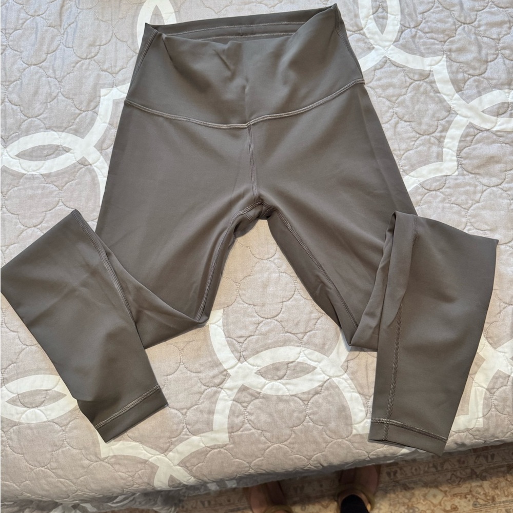 NWOT Lululemon Wunder Train 28” Legging Olive Gray
